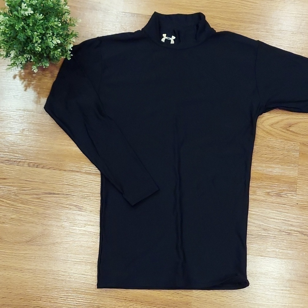 Under Armour  MD top Size S-M